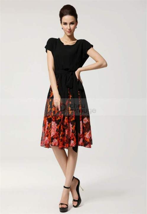 robe-longue-chic-col-rond-avec-manches-courtes-buste-noir-et-jupe-imprimee-florale-chouchourouge